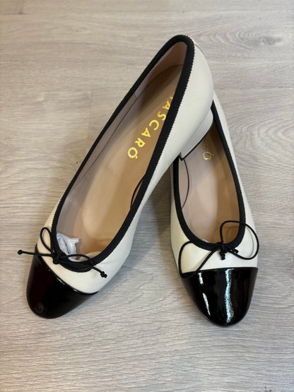 MASCARÓ. Bailarina tacón medio bicolor