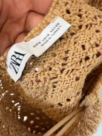 ZARA. Top beige croché halter