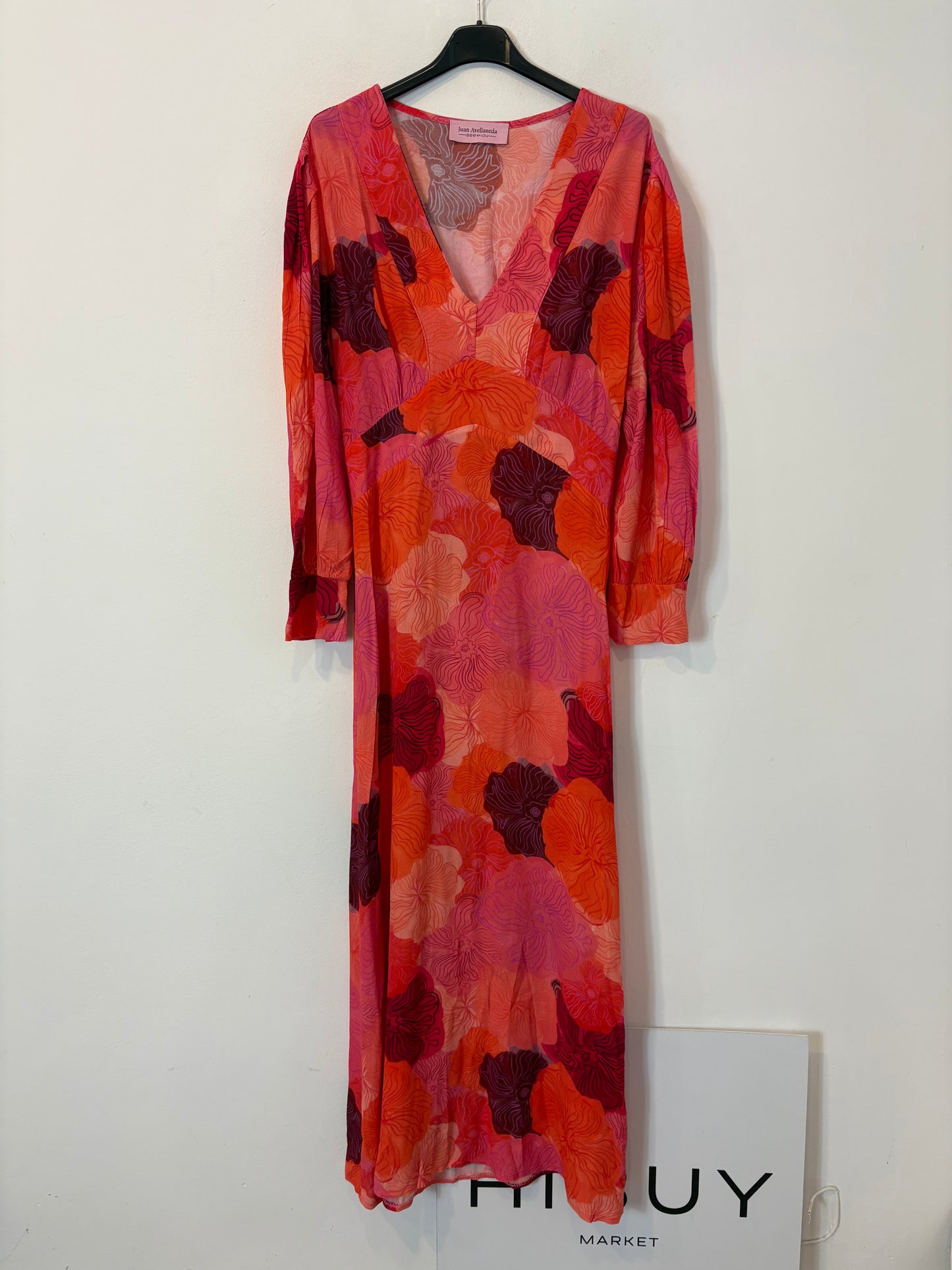 JUAN AVELLANEDA. Vestido largo estampado