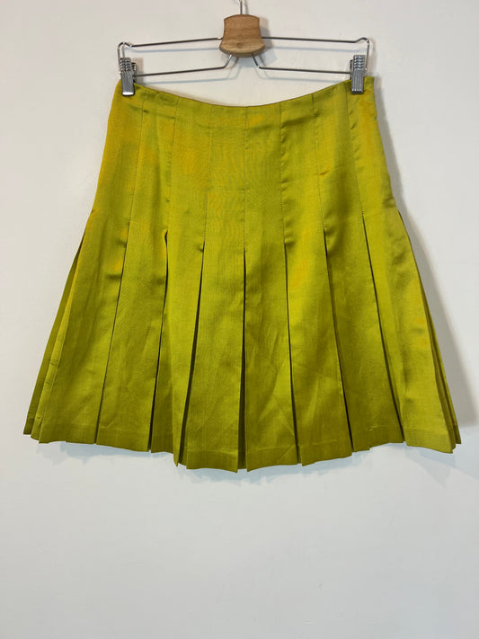 VALENTINO. Green pleated silk skirt. Size 8 (38)
