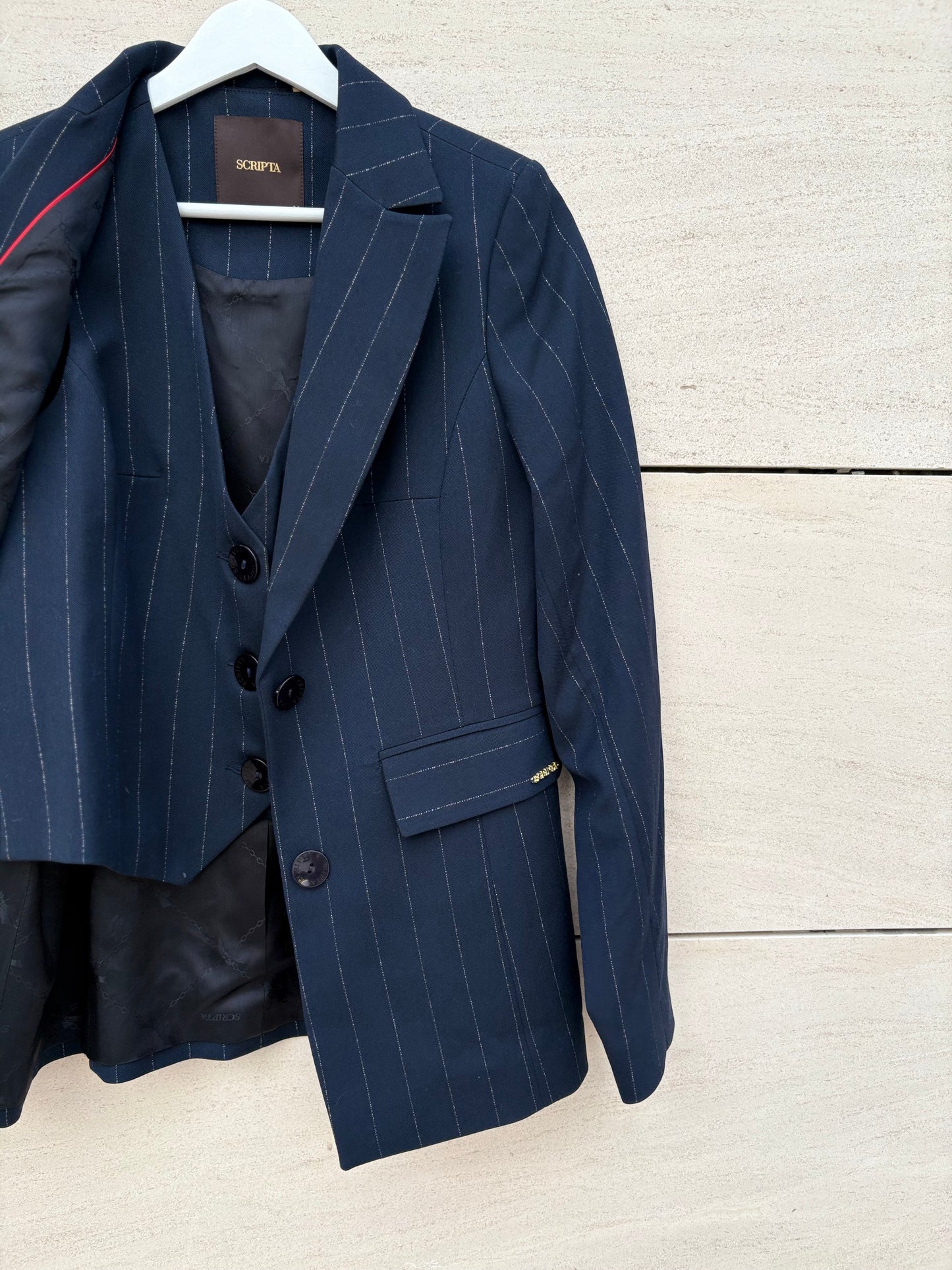 SCRIPTA. Traje de chaqueta azul marino con chaleco