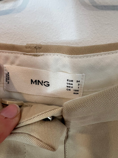 MANGO. Bermuda fluida beige T.34