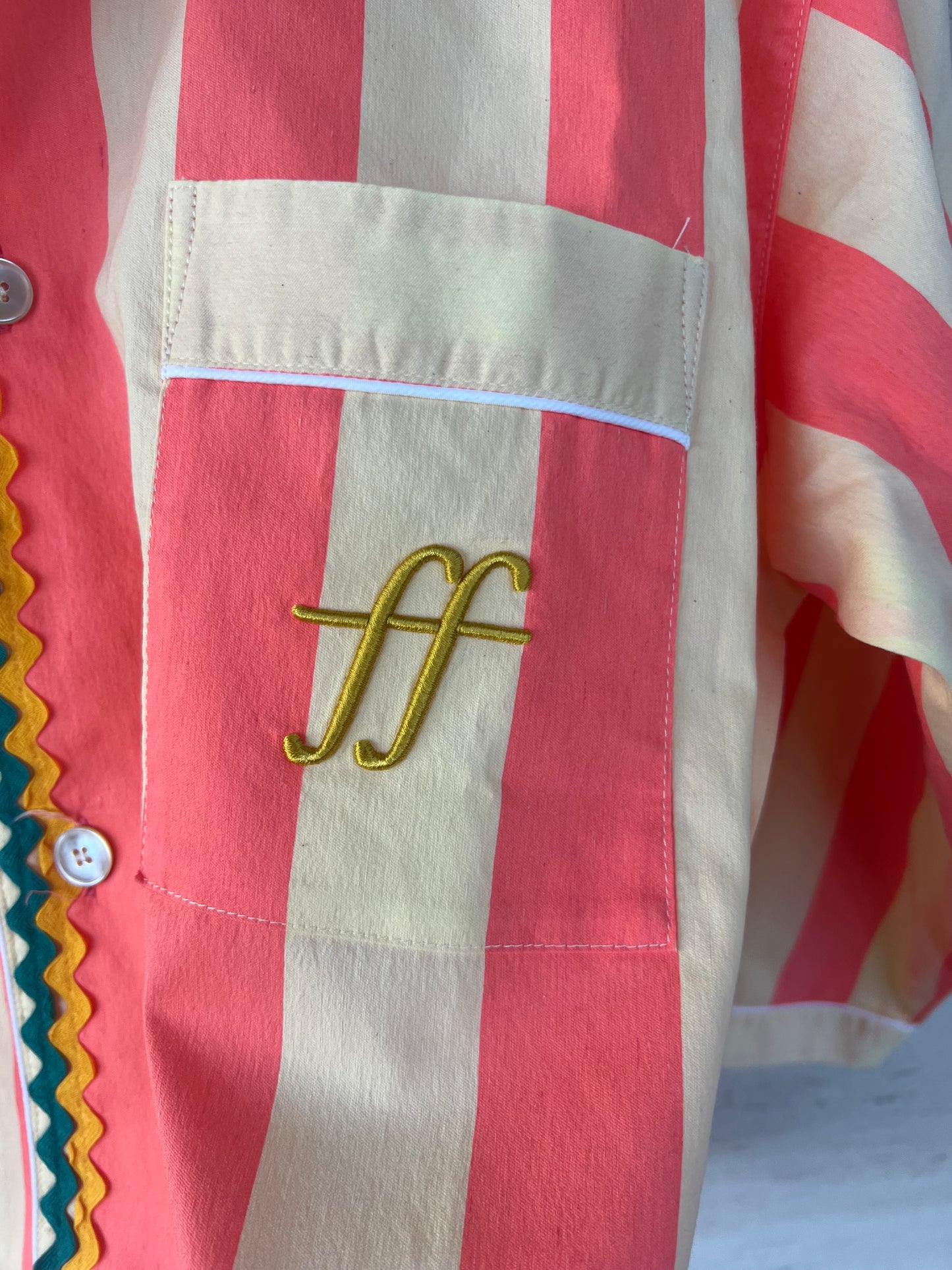 FORTE FORTE. Camisa rayas bicolor iniciales. T 1(S)