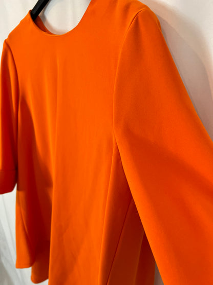 TARA JARMON. Top naranja asimétrico T.40