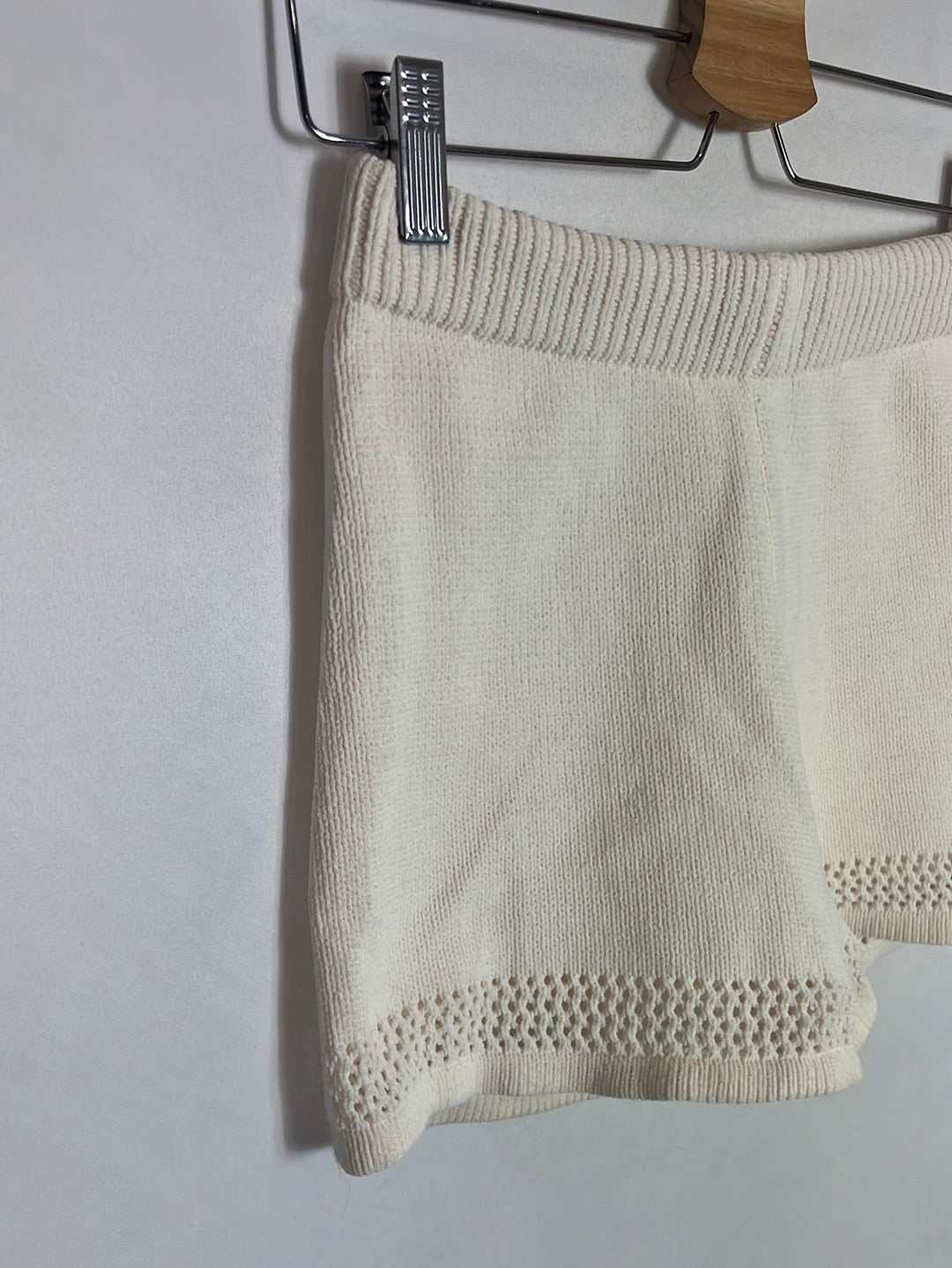 ZARA. Pantalón corto punto. T S