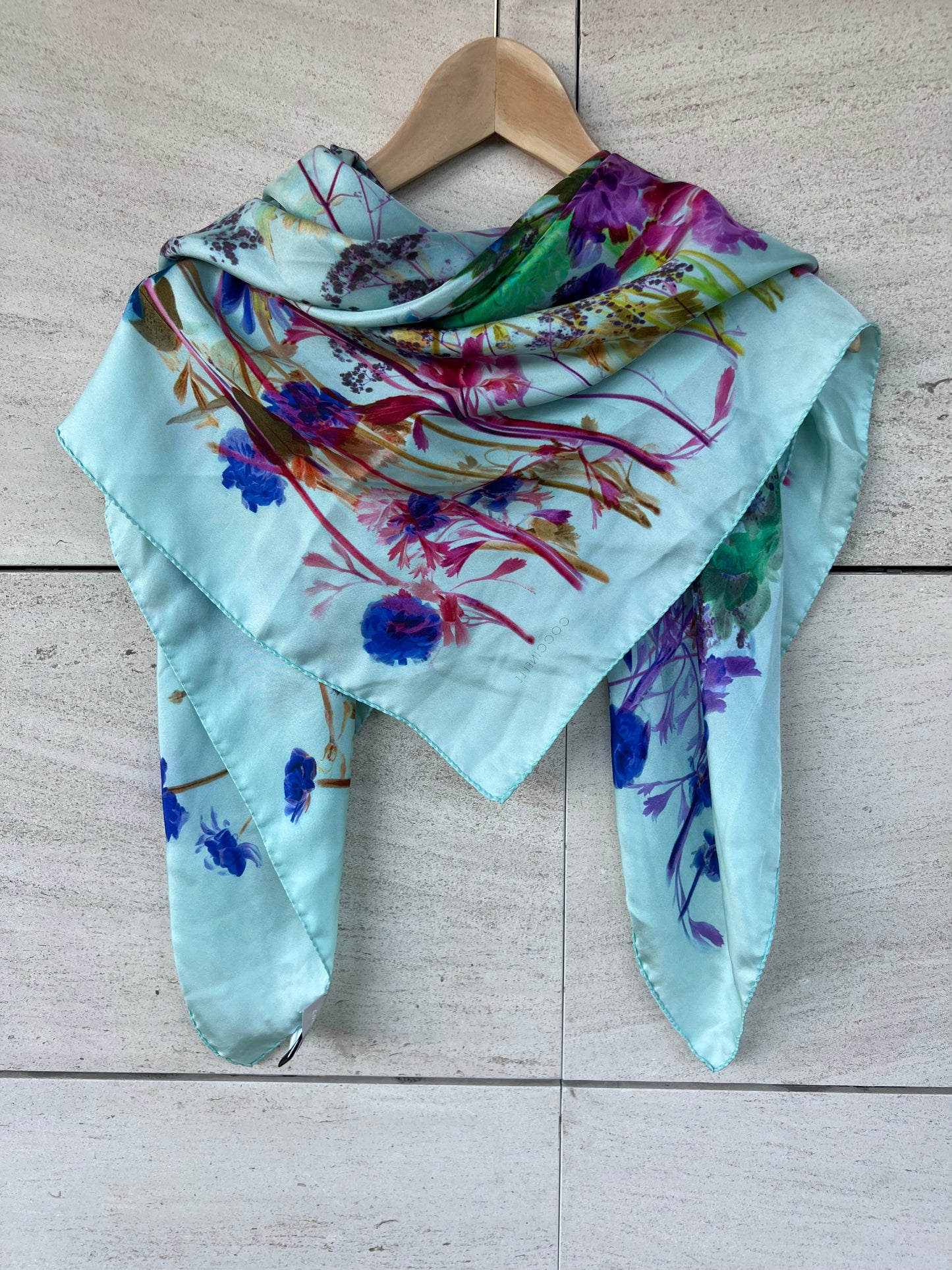 COCCINELLE. Pañuelo seda estampado