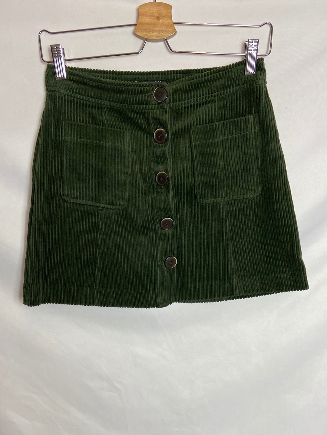 ZARA. Falda verde pana T.XS