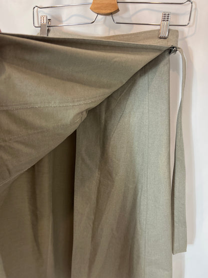 ZARA. Falda midi beige bolsillo T.xs