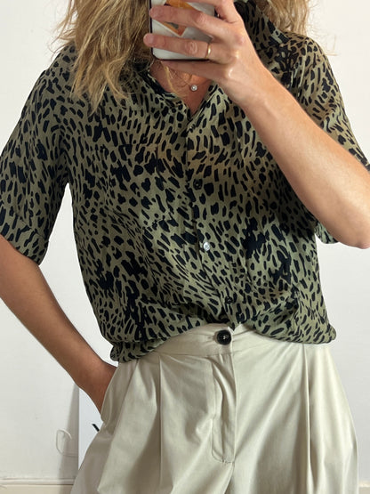 ZARA. Blusa verde animal print T.xs