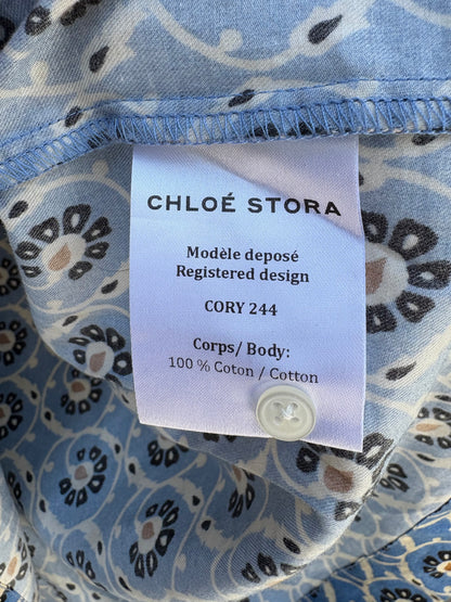 CHLOÉ STORA. Blusa azul estampada