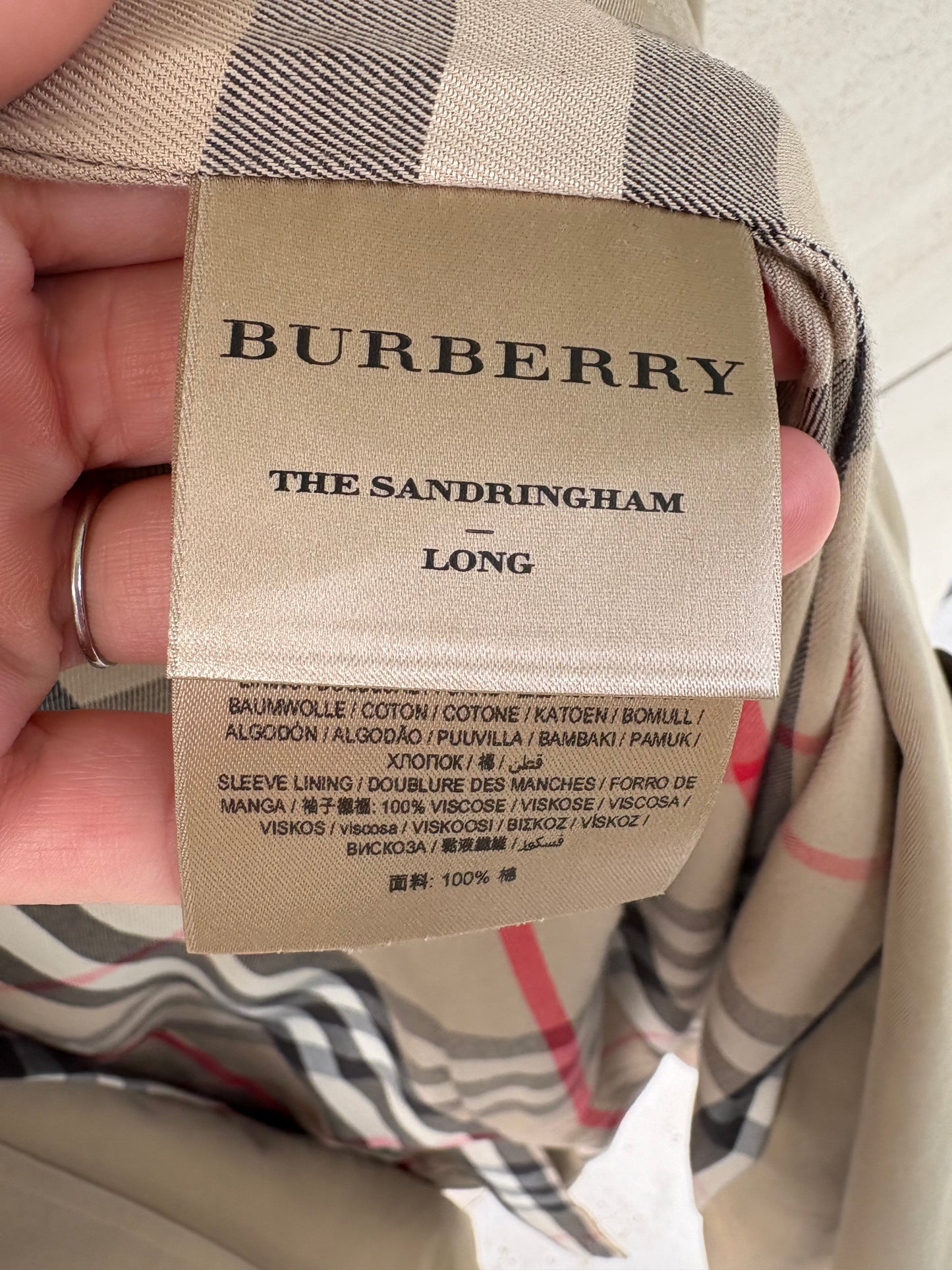 BURBERRYS. Gabardina beige doble botonadura