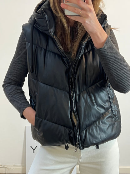 ZARA. plumas negro  efecto piel  T.m