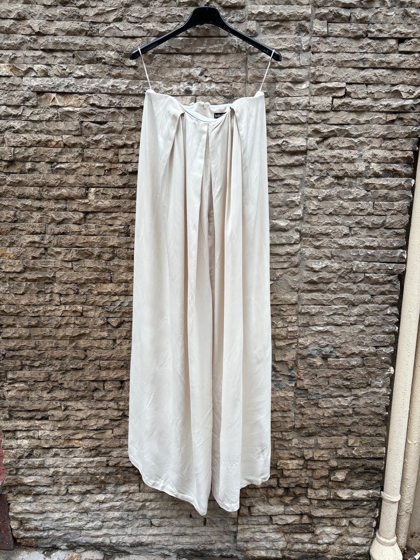 MANGO. Vestido midi beige palabra honor