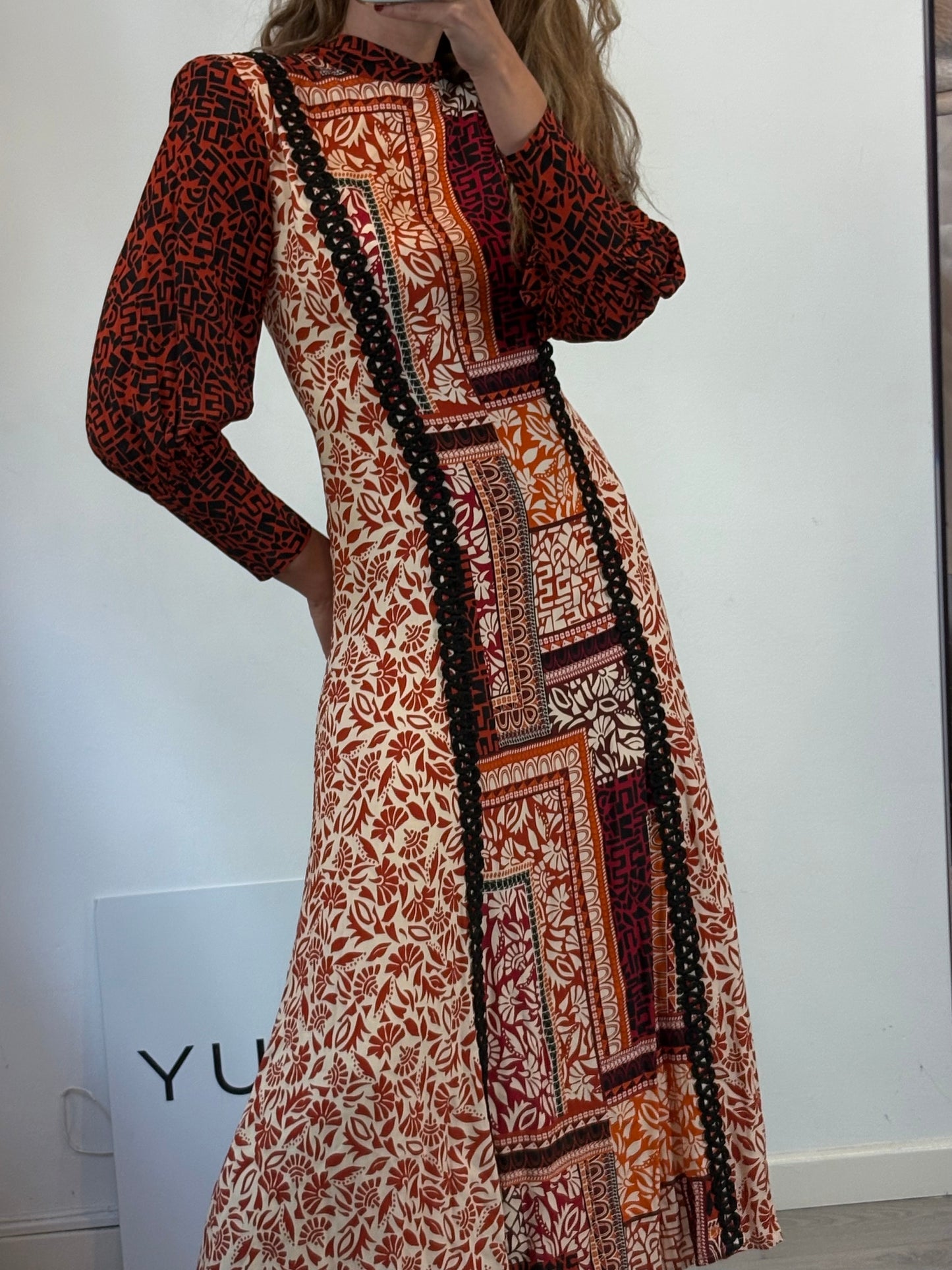 PANAMBI. Vestido largo fluido hombreras