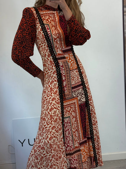 PANAMBI. Vestido largo fluido hombreras