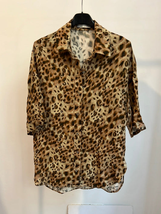 H&amp;M. Animal print short-sleeved blouse. TS