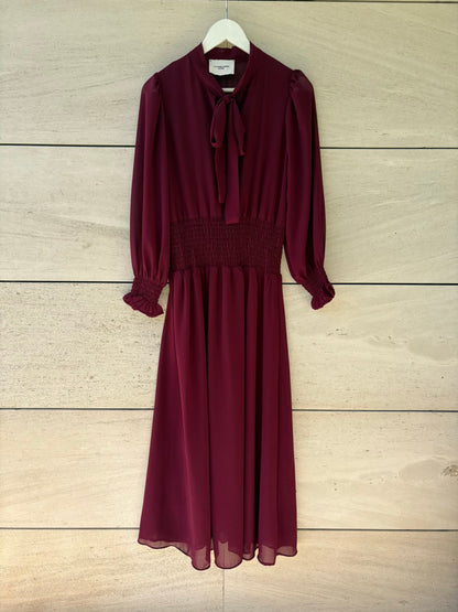 JUAN AVELLANEDA x SEEIOU. Vestido midi fluido granate