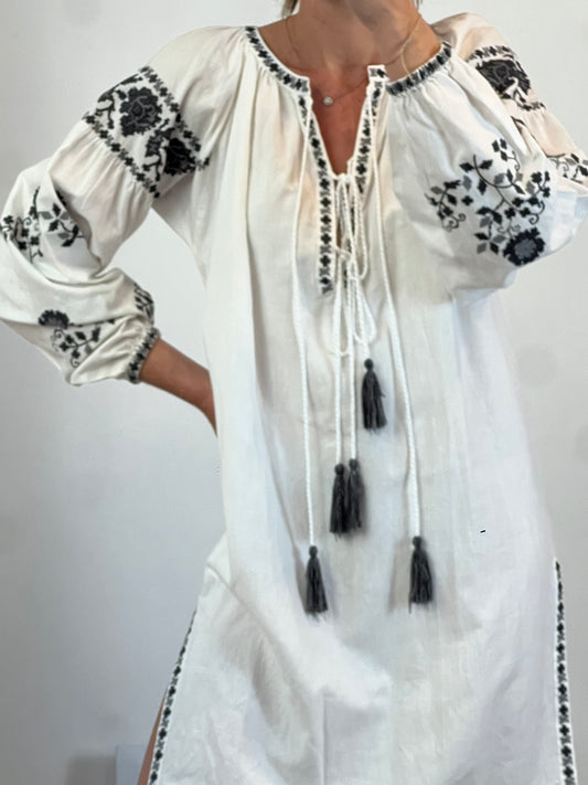 ZARA. Vestido bordados con lino. T. M