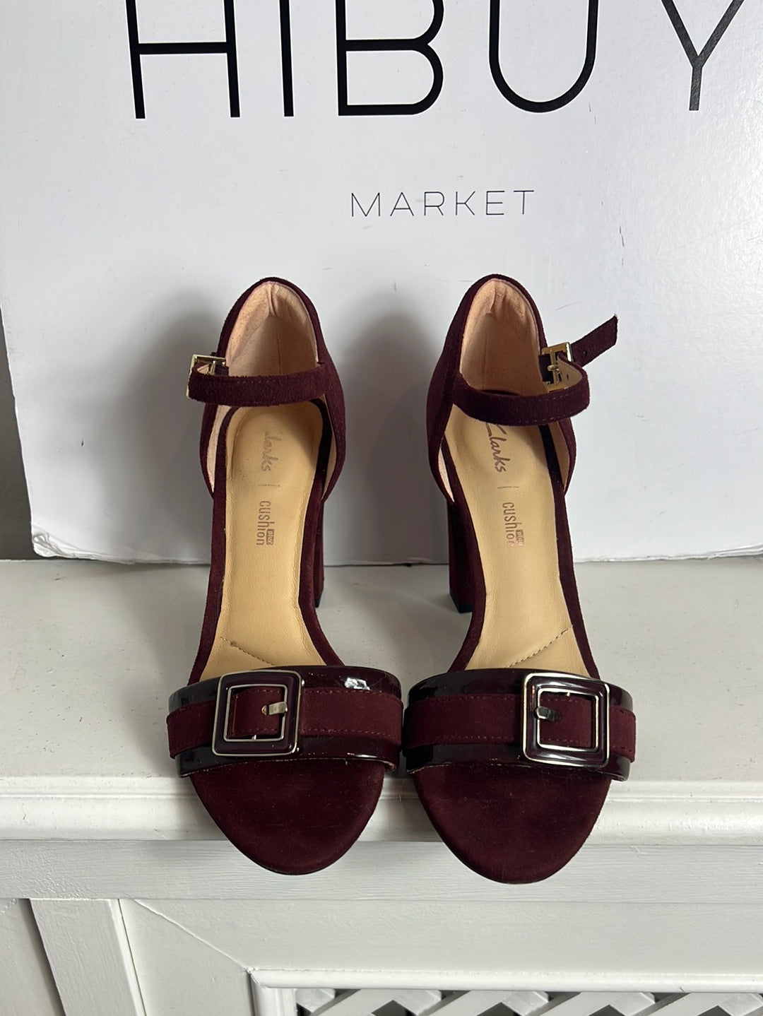 CLARKS. Burgundy buckle sandal. Size 38