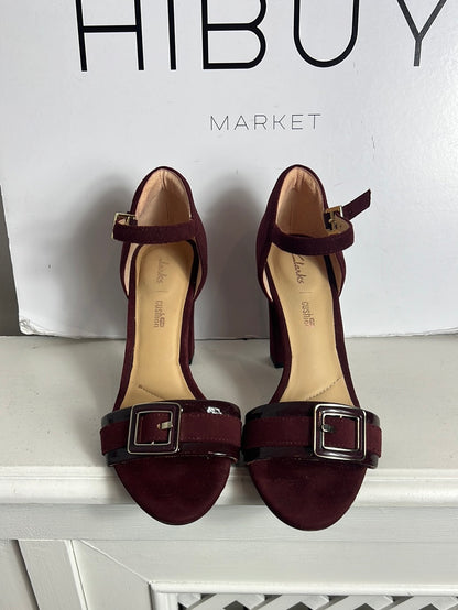 CLARKS. Burgundy buckle sandal. Size 38
