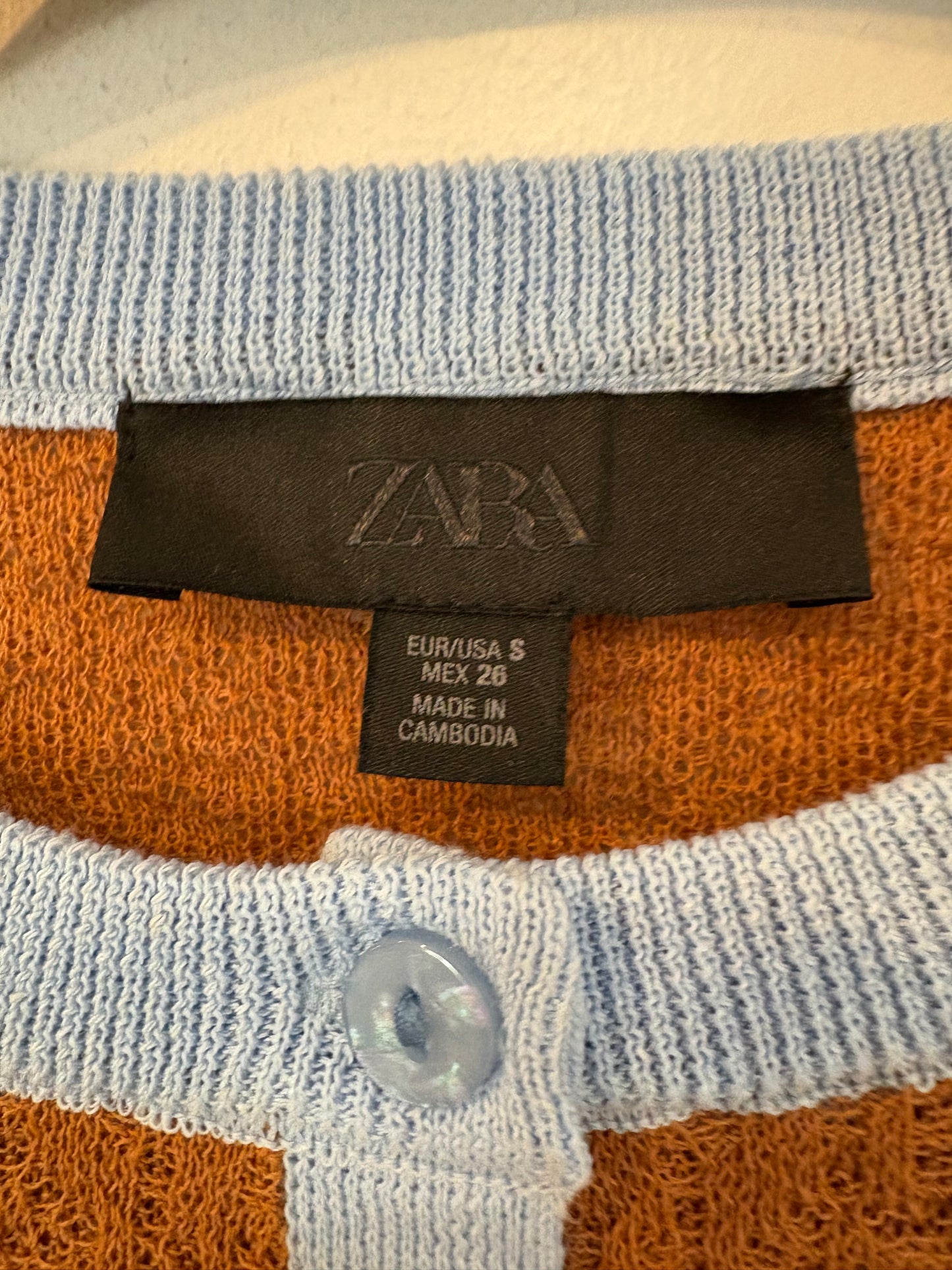 ZARA. Top punto tricolor