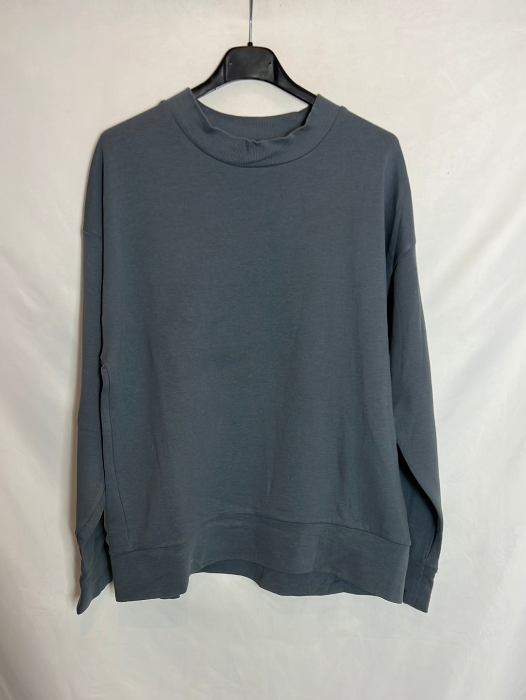 OTHERS. Light blue sweatshirt. TM/L