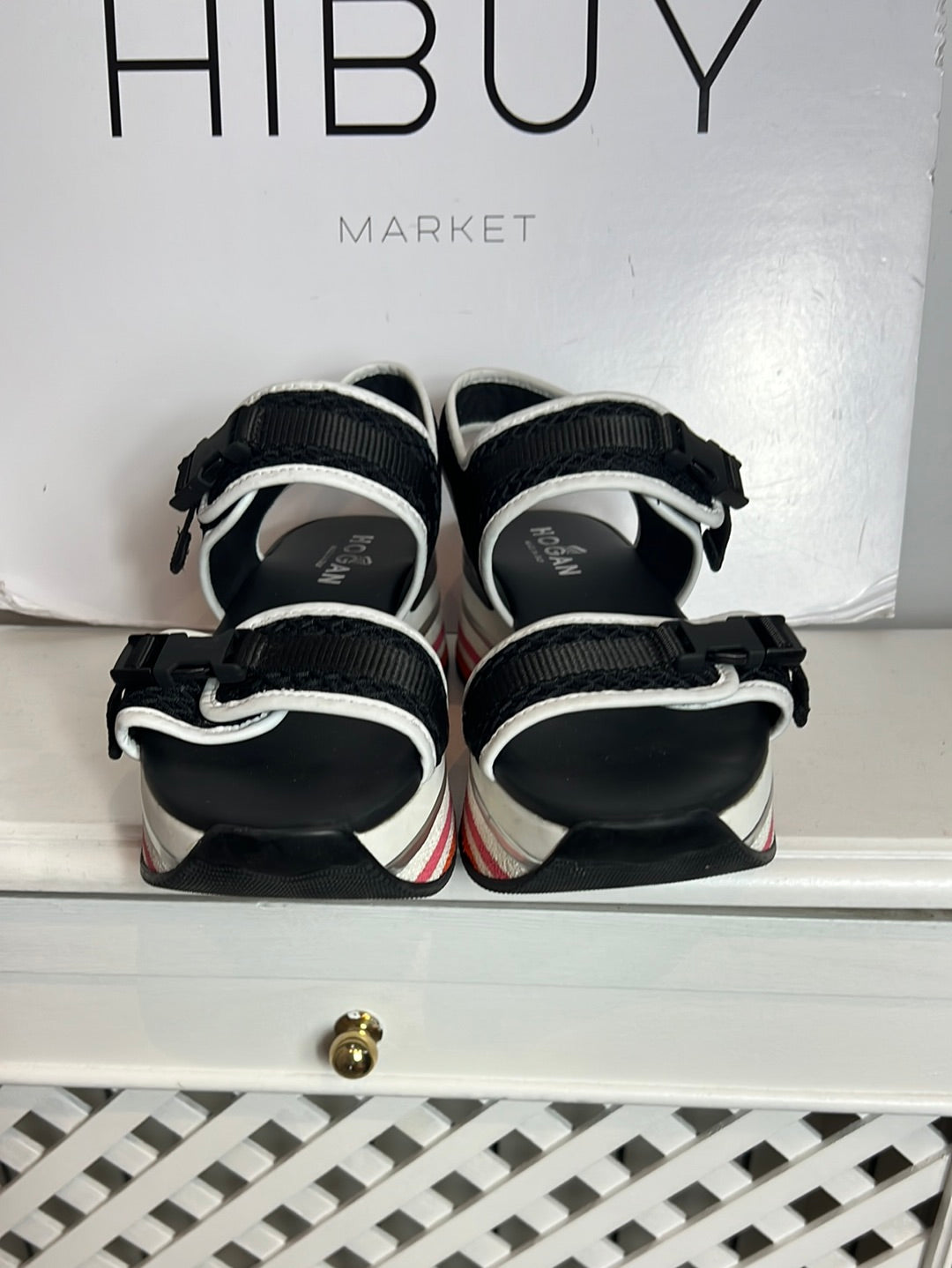 HOGAN. Sandalia tiras detalle plataforma. T 39