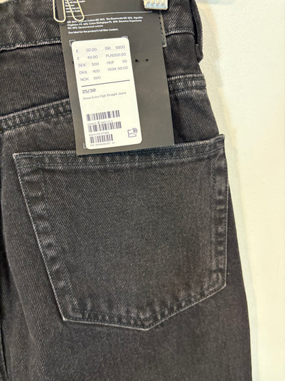 OTRAS. Denim negro cintura alta. T 25 (36)