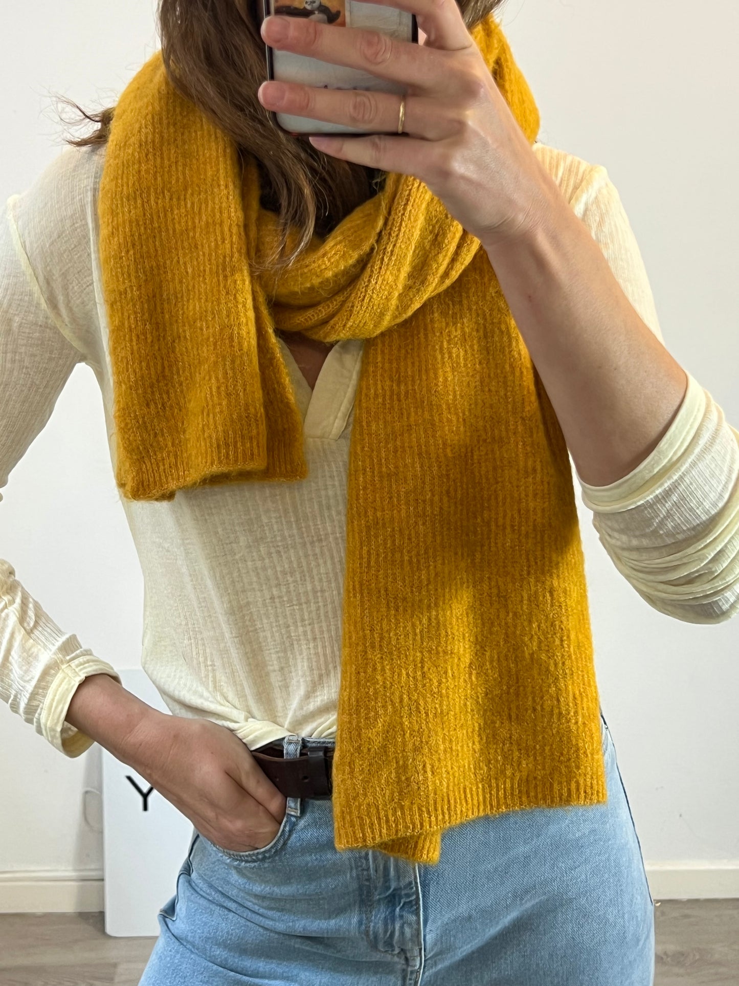 UNIQLO. Bufanda mostaza