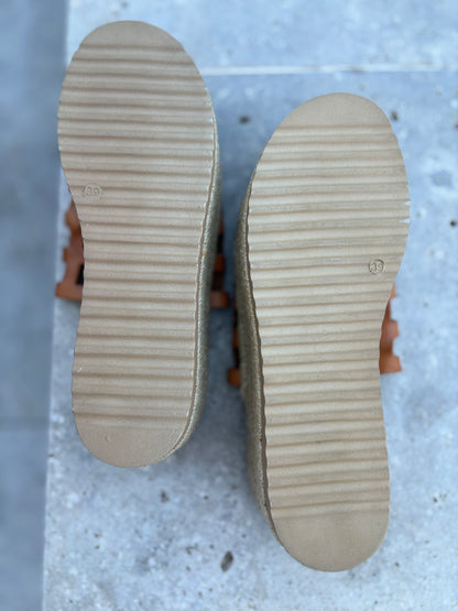 MAKIS KROTIS. Sandalia piel plataforma. T 39