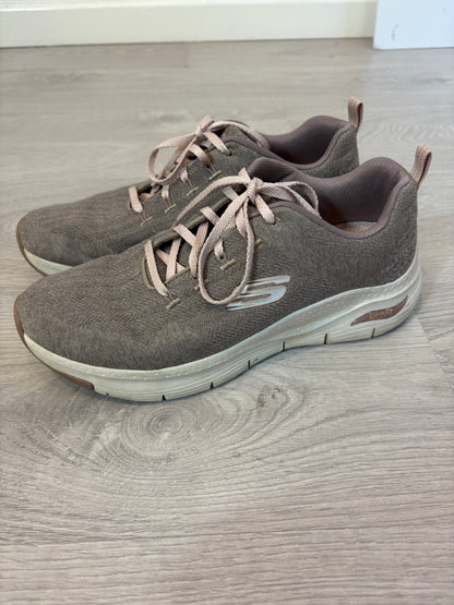 SKECHERS. Zapatillas casual beige textura. T 40