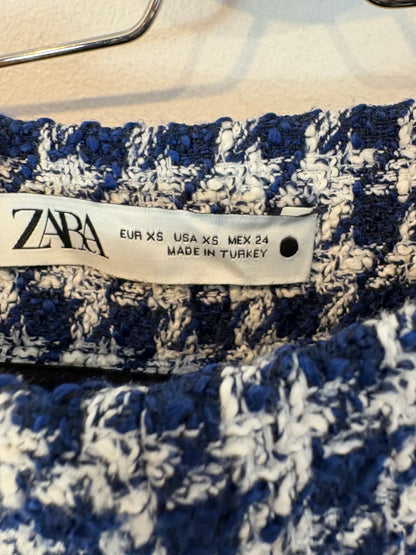 ZARA. Pantalón tweed botones dorados