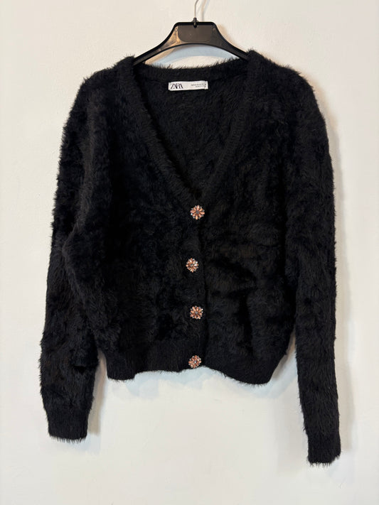 ZARA. Chaqueta punto efecto pelo botón joya