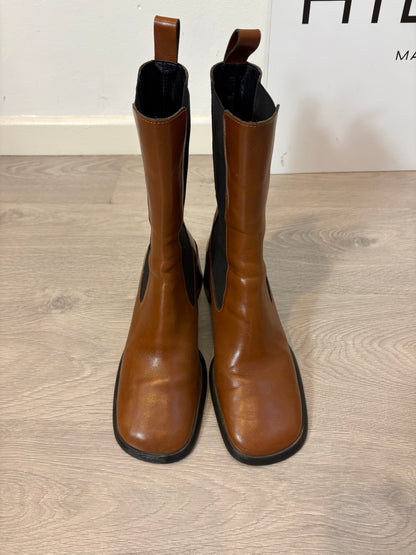 E8. Botines piel marrón