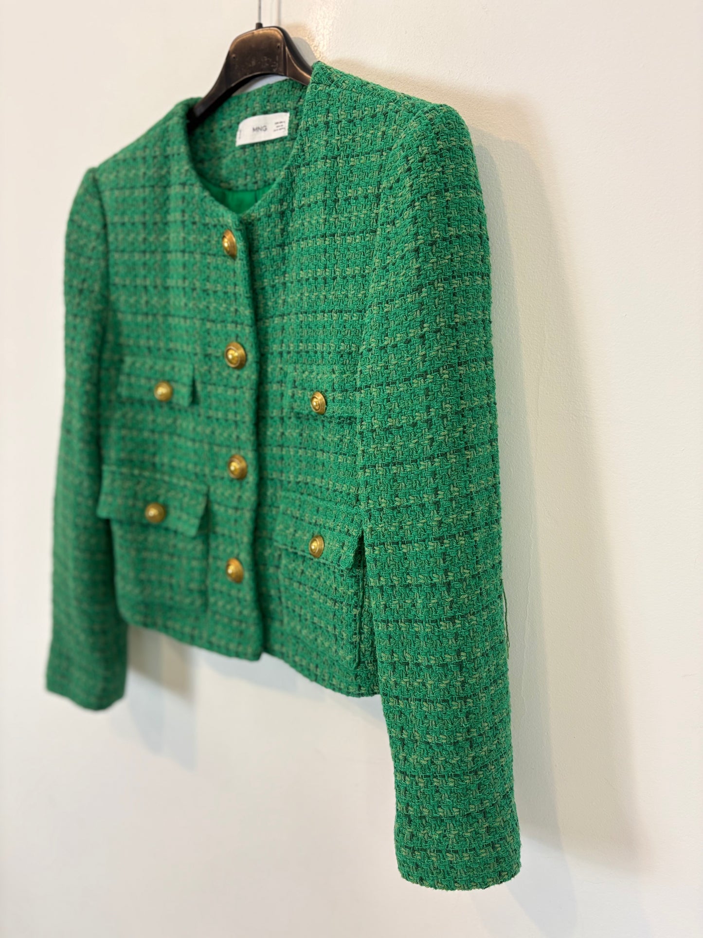 MANGO. Chaqueta tweed verde botones. T S