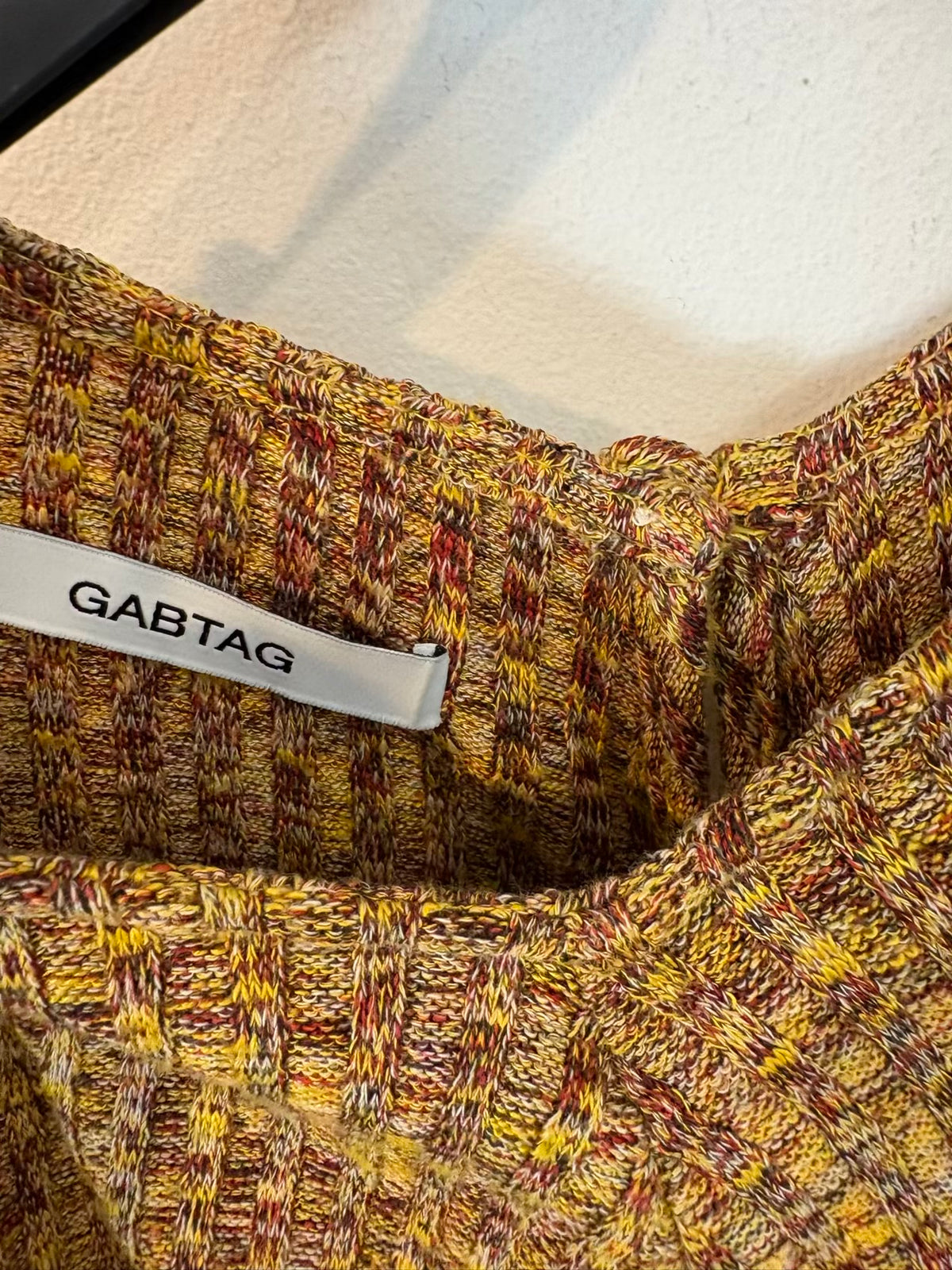 GABTAG. Vestido punto canalé asimétrico