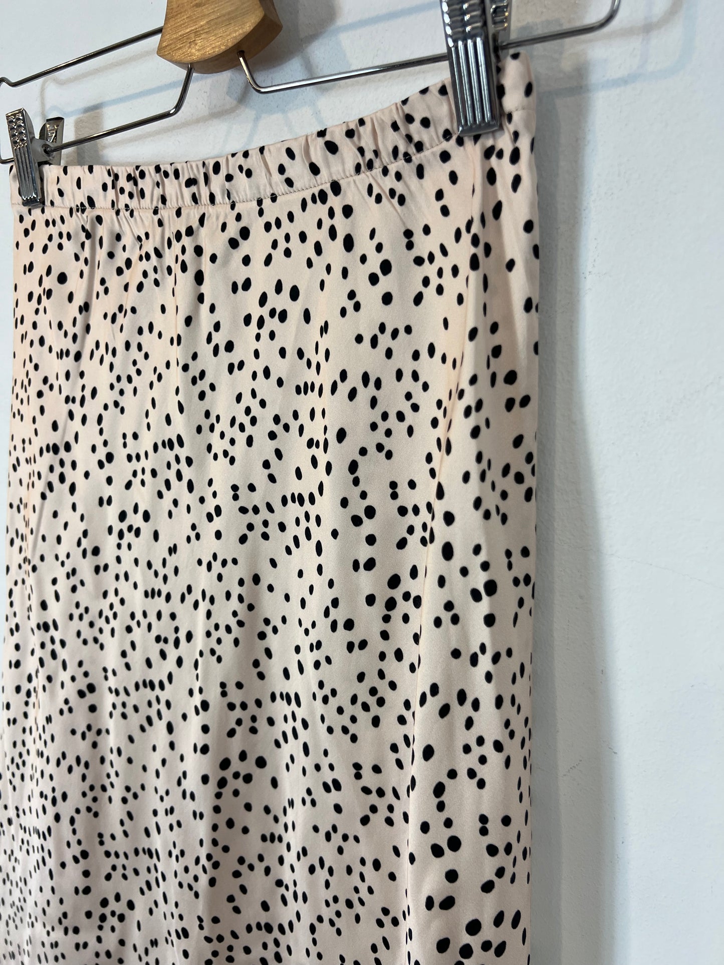 OTRAS. Falda midi satinada estampada. T XS/S