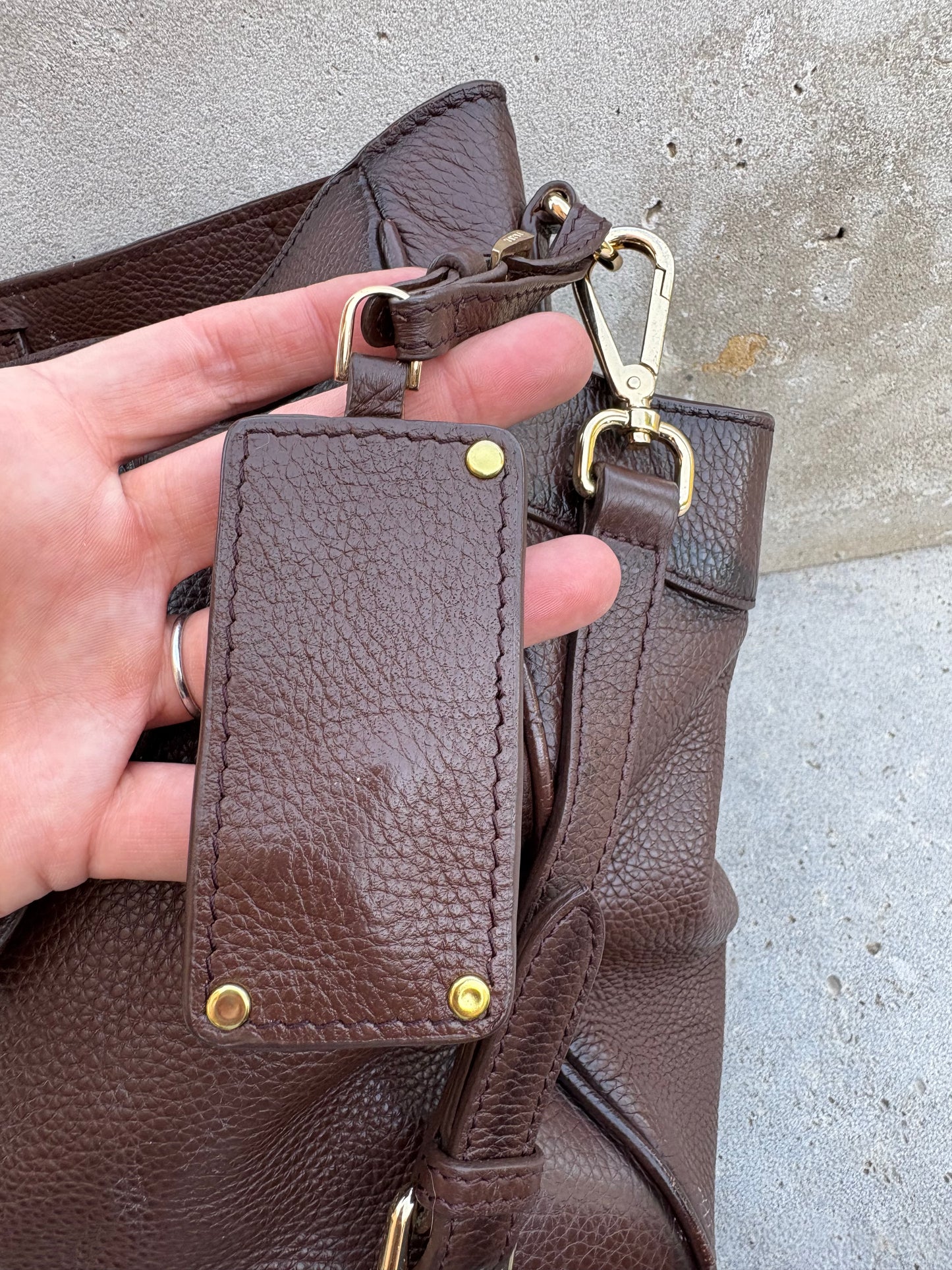 PRADA. Bolso marrón Vitello de piel granulada