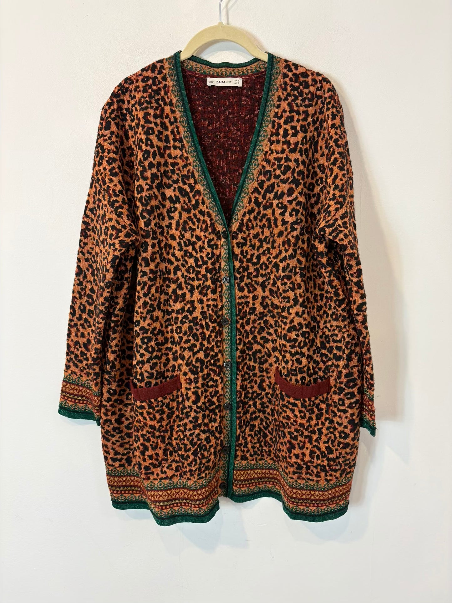 ZARA. Cárdigan animal print hilos metalizados