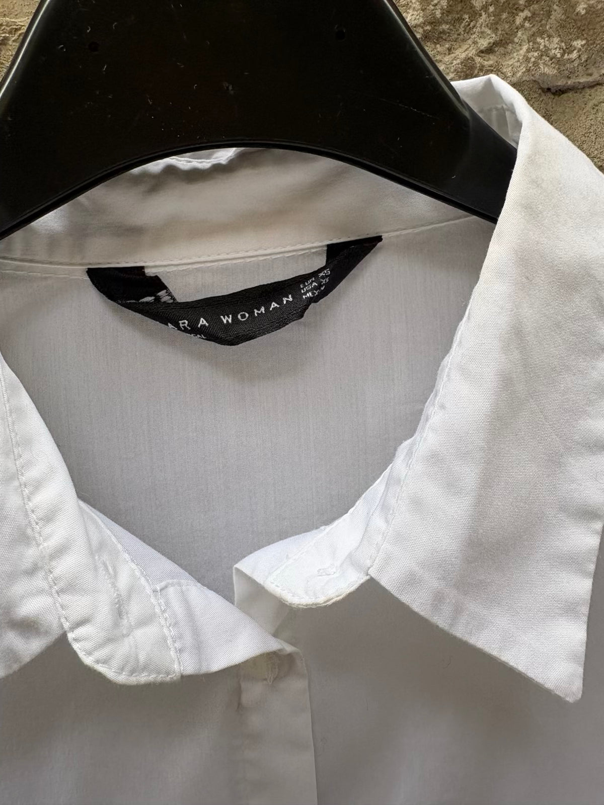 ZARA. Blusa blanca mangas farol