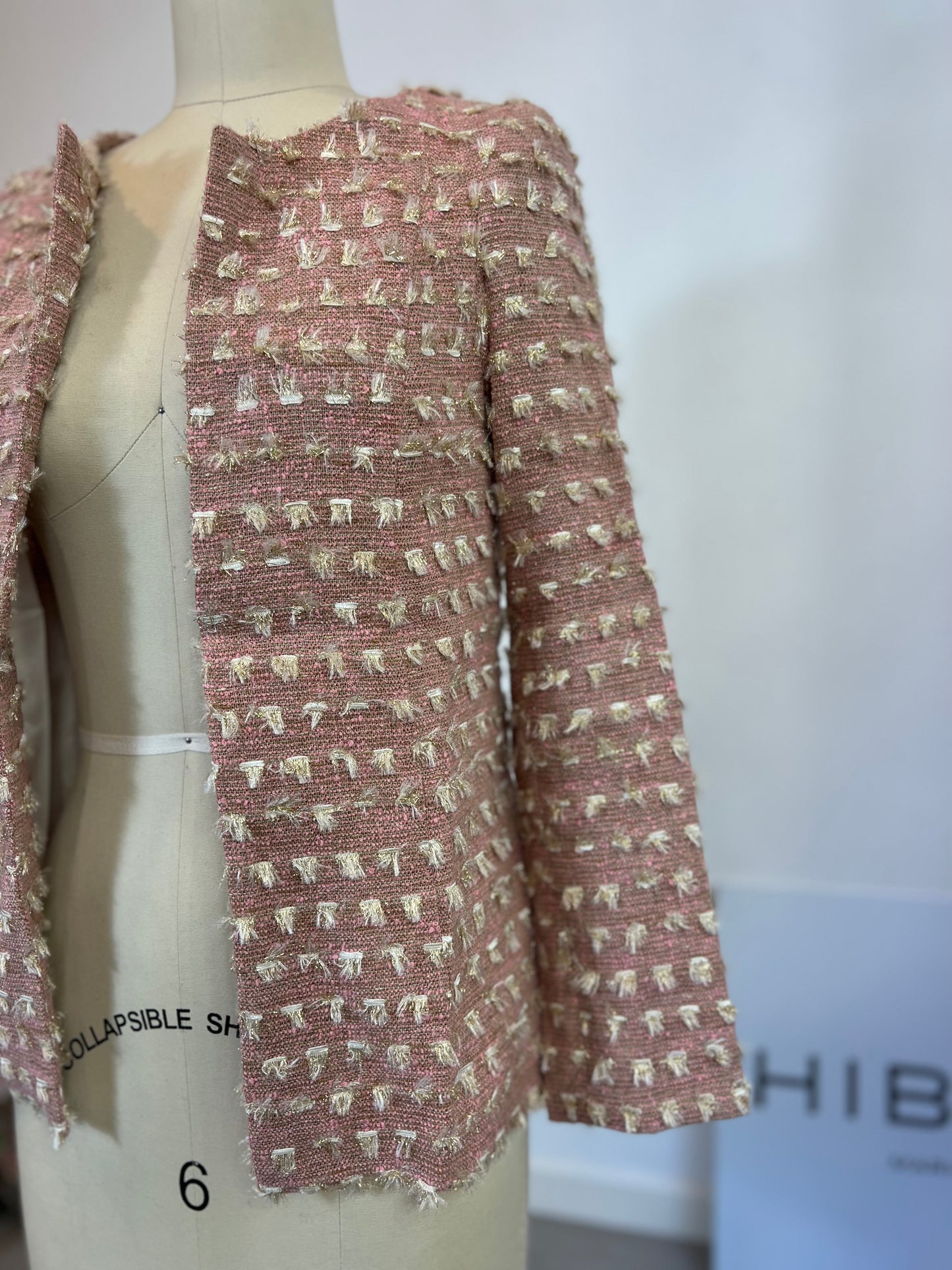 DAVID CHRISTIAN. Chaqueta tweed flecos T.34