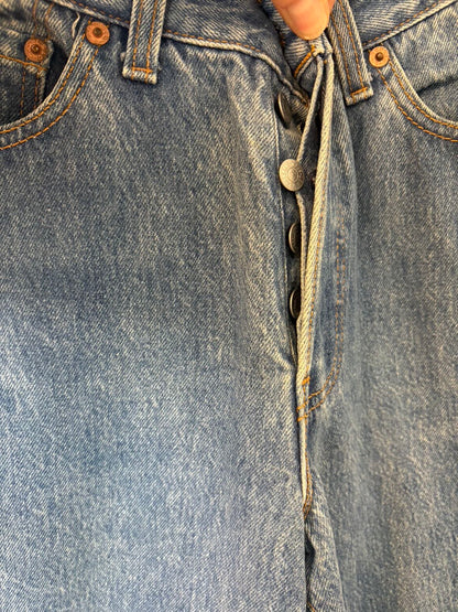 LEVI’S . Denim vintage abotonado lavado medio