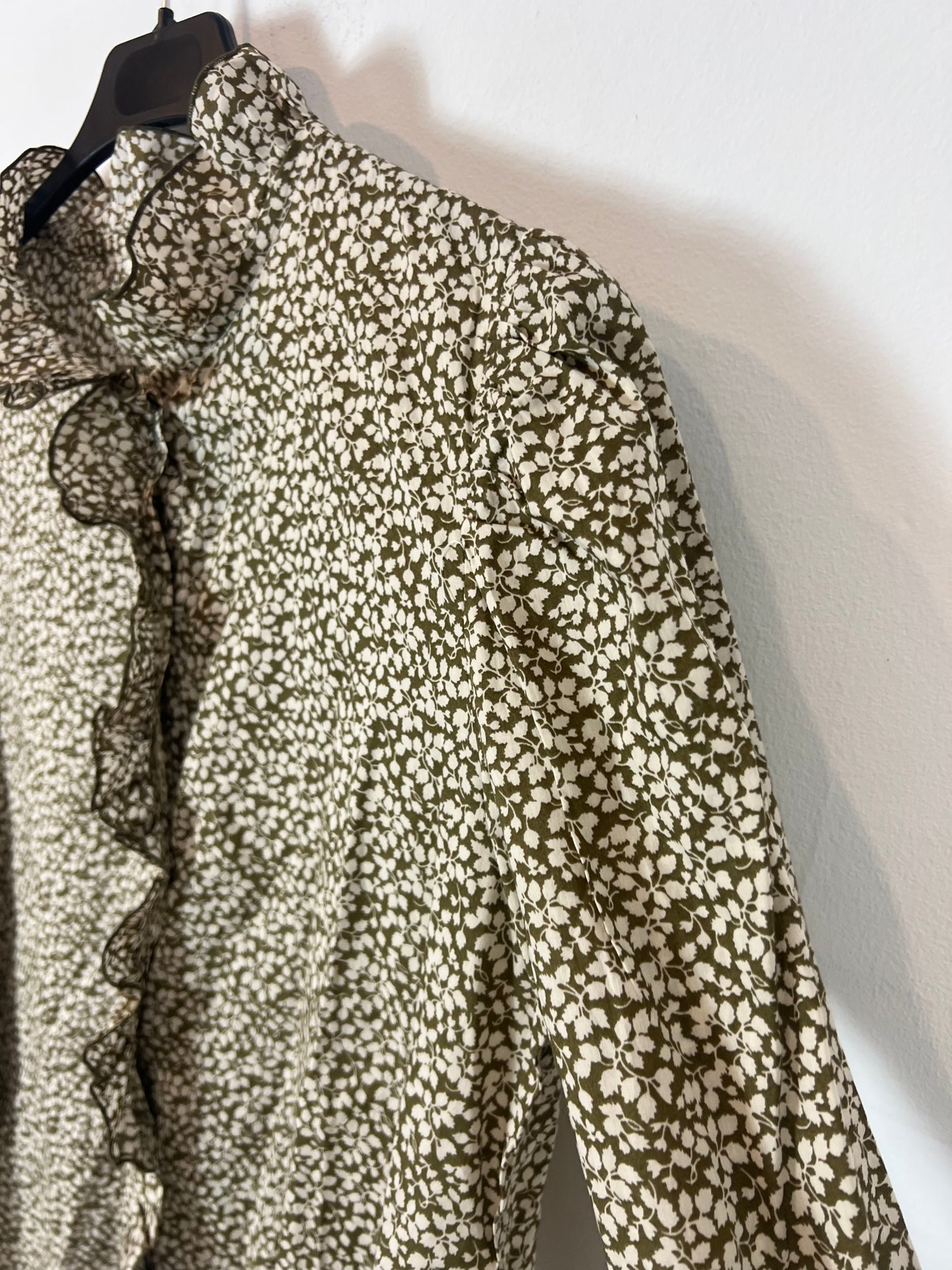 RITAVON. Green floral blouse Ts