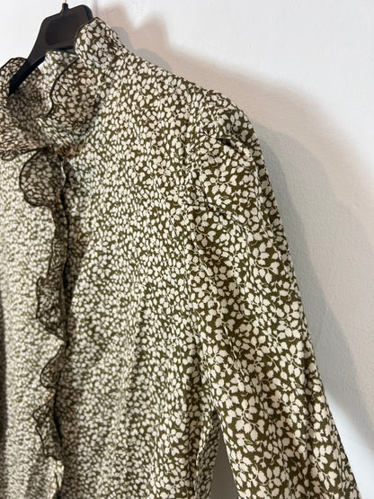 RITAVON. Green floral blouse Ts