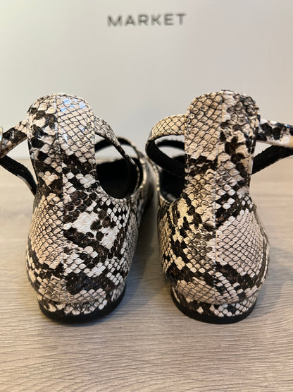 CORINA. Zapato plano animal print doble hebilla. T 38