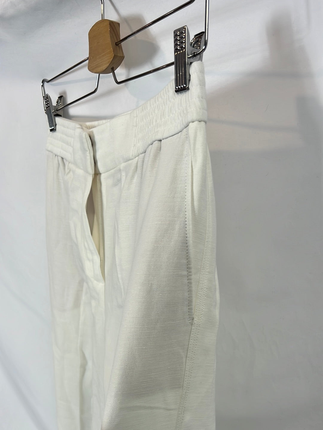 MASSIMO DUTTI. Pantalón blanco textura jaspeada. T 38