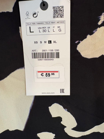 ZARA. Pantalón estampado efecto falda