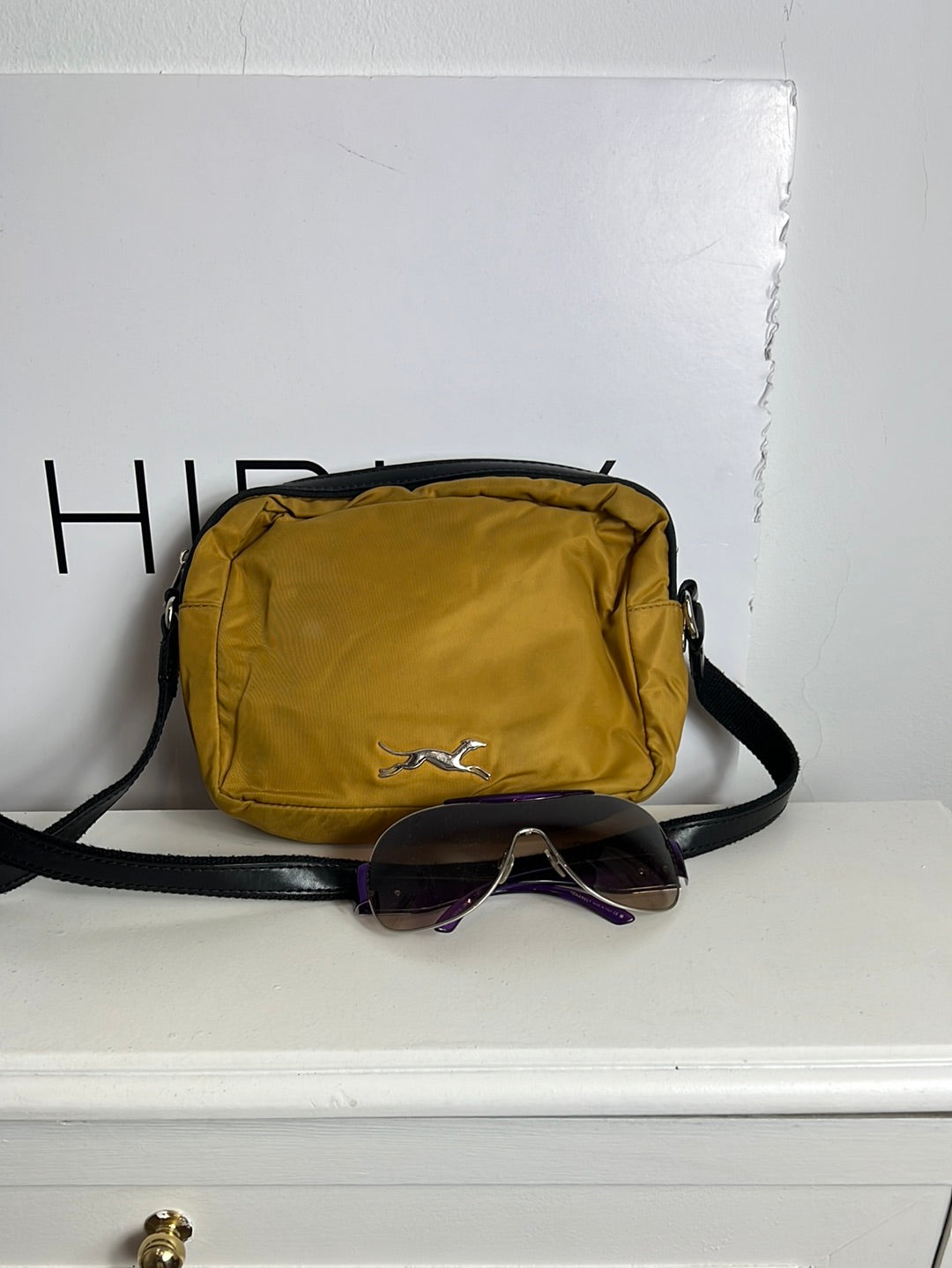 BIMBA Y LOLA. Bolso mini tela mostaza oscuro(Tara)