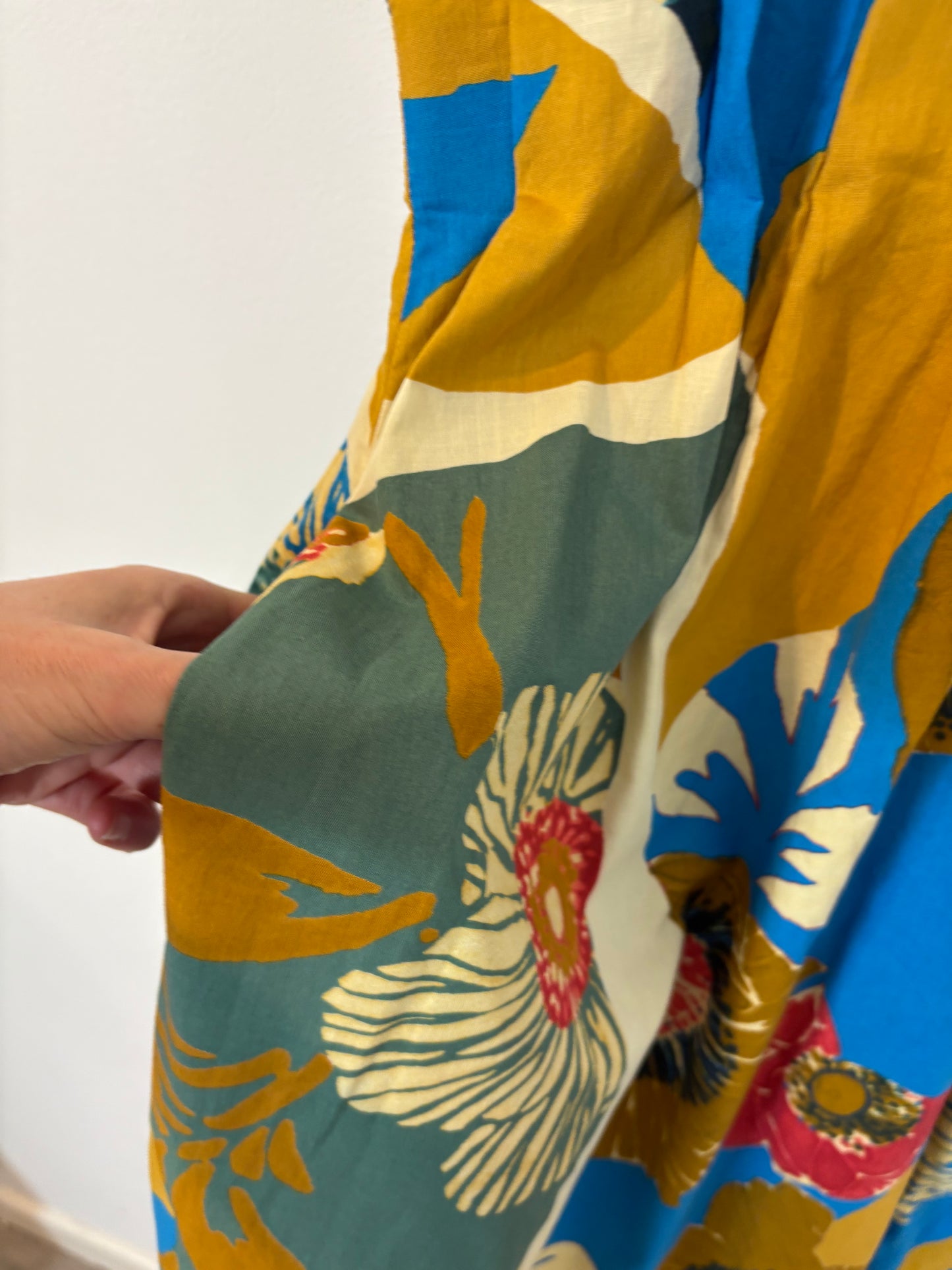 ZARA. Vestido midi estampado