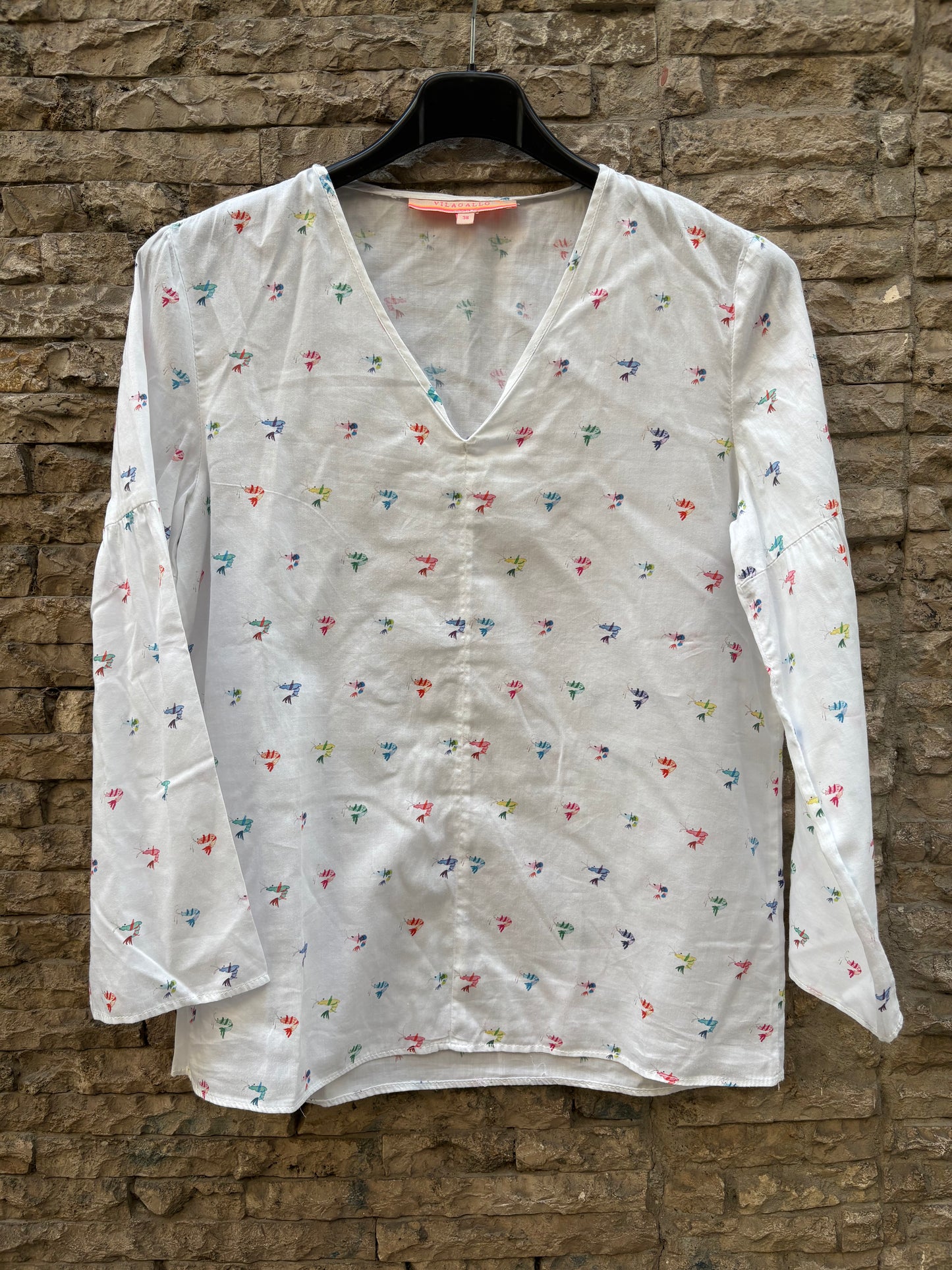 VILAGALLO. Blusa blanca dibujos